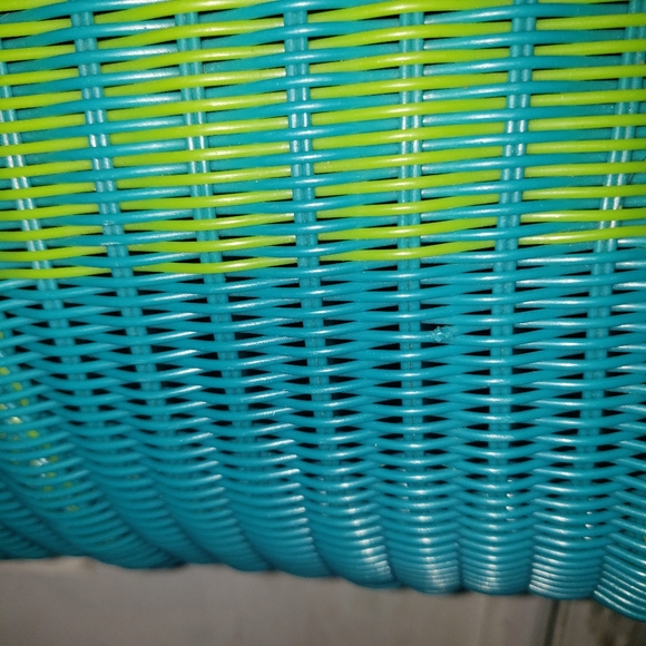 Weaved Plastic Tote Unbranded GUC - Picture 2 of 5